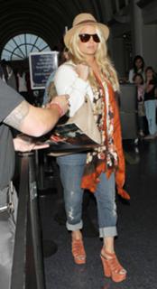 Jessica Simpson feet photo thumbnail