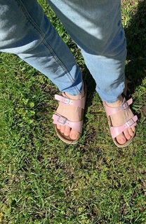 Amanda Seyfried feet photo thumbnail
