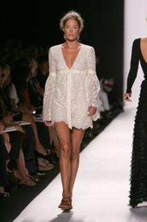 Doutzen Kroes feet photo thumbnail