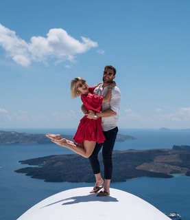 Julianne Hough feet photo thumbnail