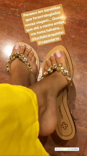Cláudia Citroni feet photo thumbnail