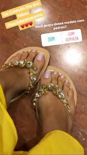 Cláudia Citroni feet photo thumbnail