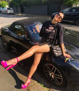 Dua Lipa feet photo thumbnail