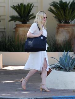 Kirsten Dunst feet photo thumbnail