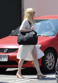 Kirsten Dunst feet photo thumbnail