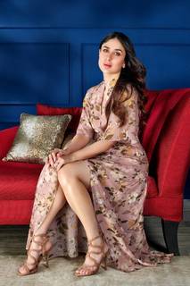 Kareena Kapoor feet photo thumbnail