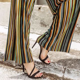 Fei Skorda feet photo thumbnail