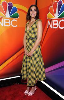 Mandy Moore feet photo thumbnail