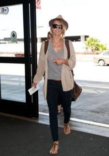 Audrina Patridge feet photo thumbnail