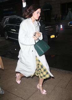 Mandy Moore feet photo thumbnail