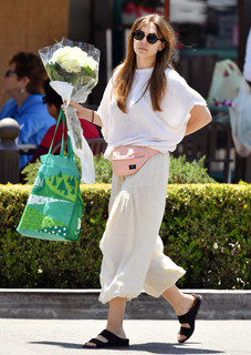 Elizabeth Olsen feet photo thumbnail
