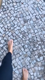 Isis Valverde feet photo thumbnail