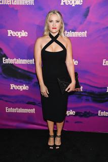 Emily Osment feet photo thumbnail
