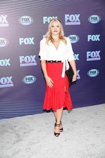 Emily Osment feet photo thumbnail