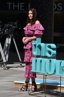 Lisa Snowdon feet photo thumbnail