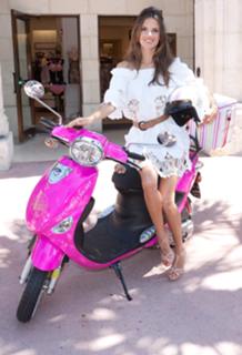 Alessandra Ambrosio feet photo thumbnail
