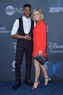 Olivia Holt feet photo thumbnail