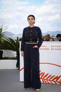 Selena Gomez feet photo thumbnail