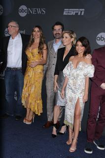 Sarah Hyland feet photo thumbnail