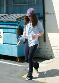 Megan Fox feet photo thumbnail