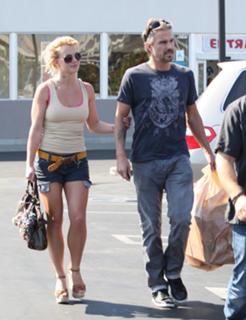 Britney Spears feet photo thumbnail