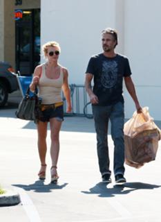 Britney Spears feet photo thumbnail