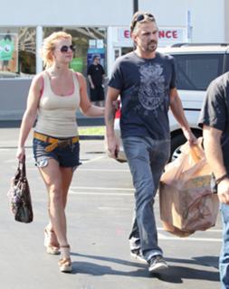 Britney Spears feet photo thumbnail