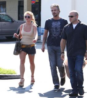 Britney Spears feet photo thumbnail
