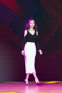 Angelababy feet photo thumbnail