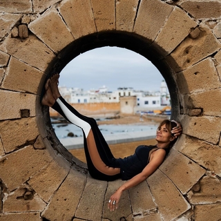 Halle Berry feet photo thumbnail