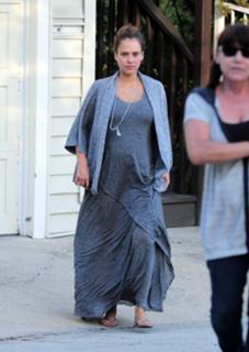 Jessica Alba feet photo thumbnail