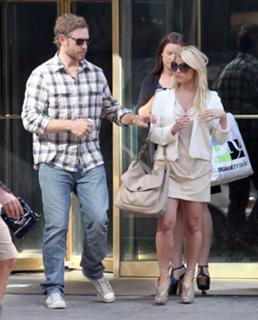 Jessica Simpson feet photo thumbnail
