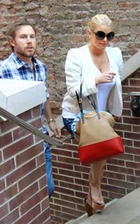 Jessica Simpson feet photo thumbnail