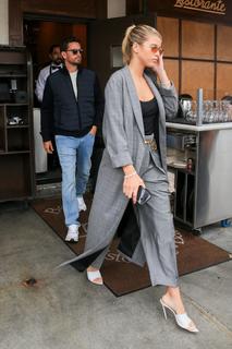 Sofia Richie feet photo thumbnail