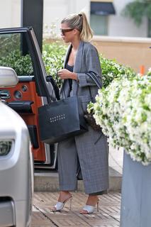 Sofia Richie feet photo thumbnail