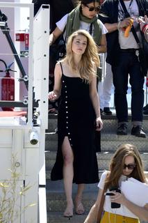 Amber Heard feet photo thumbnail