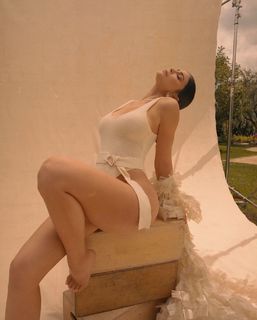 Kylie Jenner feet photo thumbnail