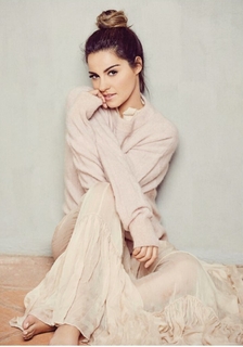Maite Perroni feet photo thumbnail