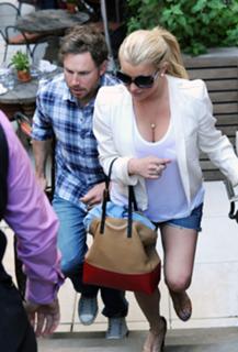Jessica Simpson feet photo thumbnail