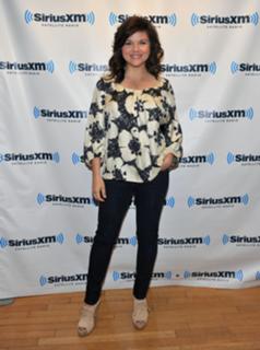 Tiffani Thiessen feet photo thumbnail