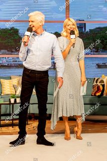Holly Willoughby feet photo thumbnail