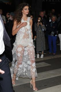 Taylor Hill feet photo thumbnail