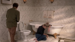 Kaley Cuoco feet photo thumbnail