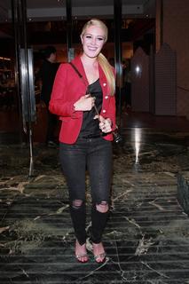 Heidi Montag feet photo thumbnail
