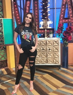 Tania Rincón feet photo thumbnail
