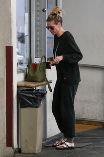 Heidi Klum feet photo thumbnail