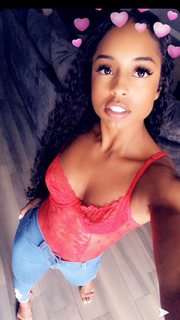 Qimmah Russo feet photo thumbnail