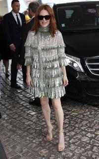 Julianne Moore feet photo thumbnail