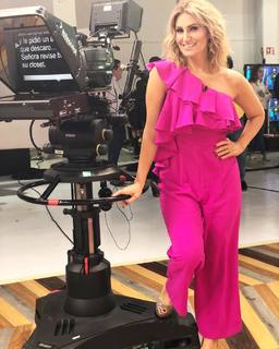 Anette Cuburu feet photo 3