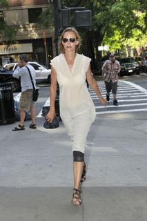 Uma Thurman feet photo thumbnail